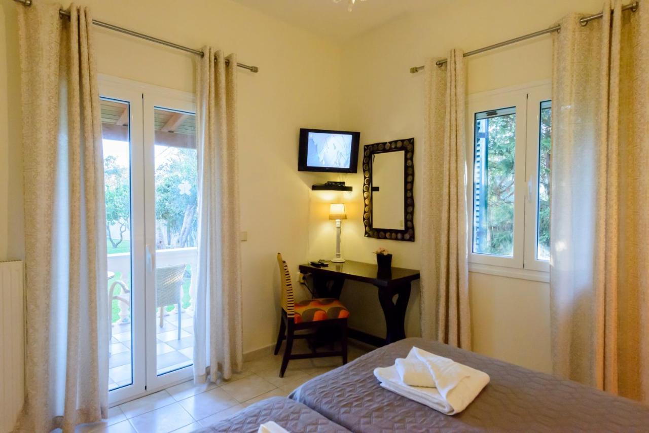 Villa Maxim With Private Pool & Tennis Court Halikounas Ngoại thất bức ảnh